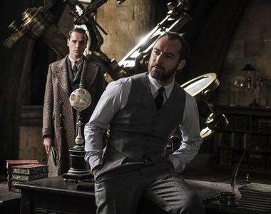 《怪獸與葛林戴華德的罪行》全新劇照 鄧不利多帶我們回到霍格華茲了