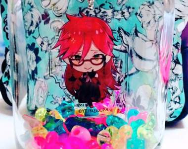 《瓶罐中的吊飾》買回家的動漫吊飾終於有展示的機會了～