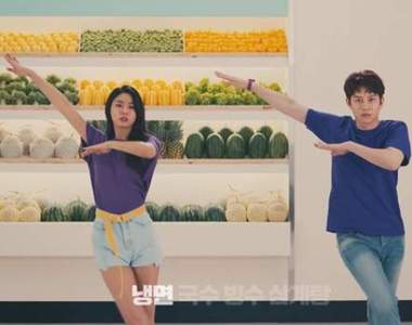 最新洗腦廣告《Gmarket呆愣舞》看希澈和雪炫放空跳舞好.....療癒?