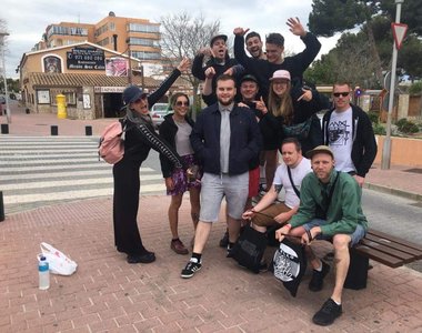 《因為名字賺到旅行》但是跟陌生人團出國旅遊你願意嗎？