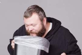 最恐怖美食《一百人挑戰吃榴槤》才吃一口就此起彼落的WTF...