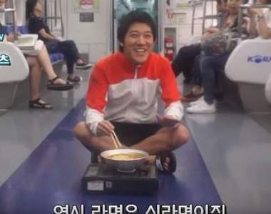 為了出名到《捷運內煮泡麵》請問醫生這位還有救嗎