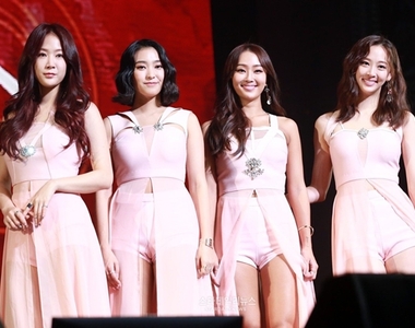 新曲也是告別曲《SISTAR確定解散》又一天團走入歷史.......