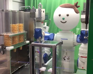 網友公司的《冰淇淋機器人》可愛機器人在販賣機裡為你服務