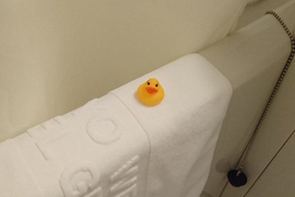 《可以獲得泡澡小鴨鴨的飯店》一進浴室就看到黃色小鴨真是太療癒惹♥