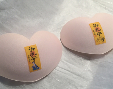 守護胸部的《御乳守》不管是胸部的健康還是祈禱奶水充足都可以唷