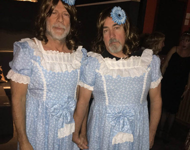 《好萊塢萬聖節》看得出這對不蘇服雙胞胎是誰嗎w