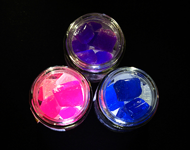 《SUZUIRO 涼色糖》彷彿礦石般的神秘美感