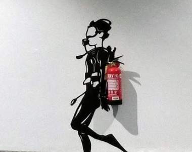 印尼機場裡的《滅火器藝術》融入插畫中更強調出滅火器的存在感