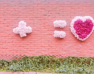 東京祕密可愛小景點《原宿教堂外的愛心牆面》非常適合拍照的地方喔