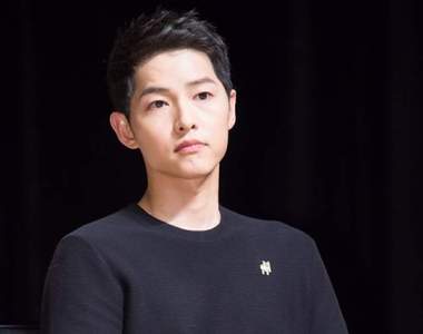 傻眼《宋仲基結婚消息傳出後的結果》粉絲變心的速度就跟速報一樣快......