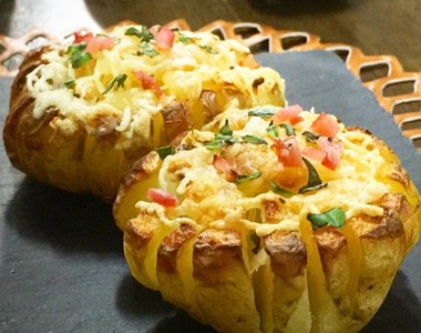 《焗烤綻放馬鈴薯》懶人一學就會的簡易烤箱料理