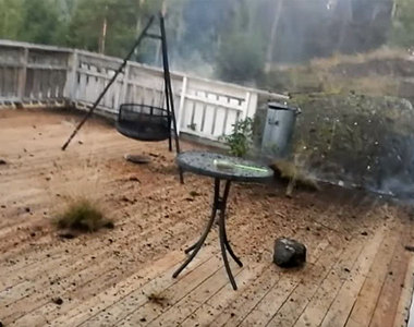 索爾降臨《閃電的真實威力》差點就把拍攝者霹個焦黑了......