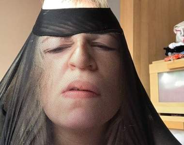 災難《裸身套頭照社群瘋傳》讓女生穿少少上傳自拍照的原因是？