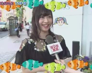 《夏季最想做的十件事》女孩想去游泳池但又怕曬到太陽XD
