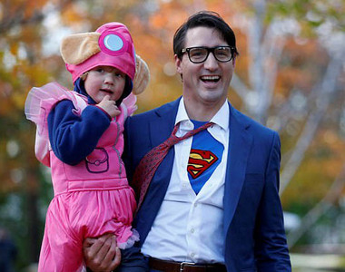 《加拿大總理Cosplay超人》這個總理真的有點帥❤