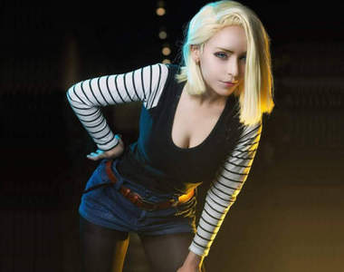 《人造人18號》美國RoxyChan扮演超像超性感