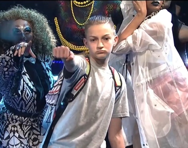 意外酷勁《厭世臉舞男孩 Backpack Kid》因演出凱蒂佩芮的Swish Swish爆紅~