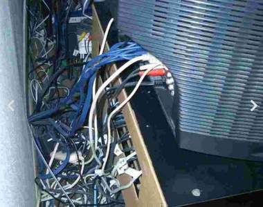 《電視後的電線整理法》乾淨整潔自己看了也高興嘛