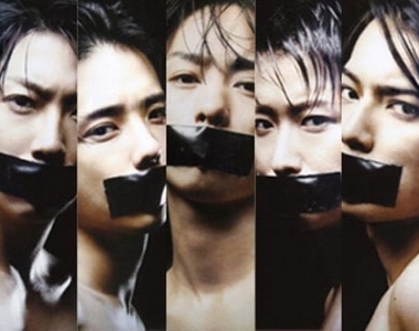 《嘴巴貼膠布其實很容易掙脫》被貼住就不能求救果然只是戲劇效果