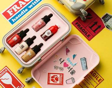 也太可愛《Peripera行李箱彩妝組》讓化妝就像旅行一樣黑皮
