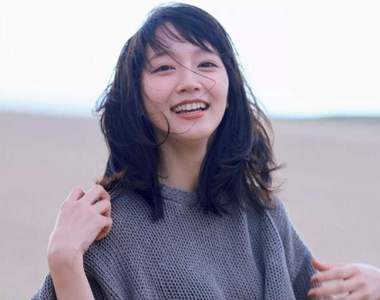 《對不起我愛你吉岡里帆》久違的內頁寫真少了一些性感多了一分氣質