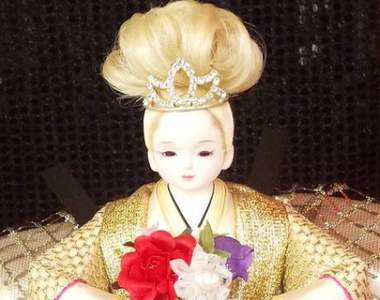 《現代風雛人形》金髮、假睫毛連長相也越來越不和風的女兒節娃娃