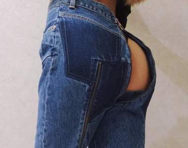 售價近六萬台幣的《臀縫牛仔褲》會這麼貴是因為能毫無保留看到深溝嗎......