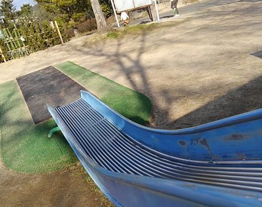 《日本最危險的溜滑梯》2歲男童額頭受傷縫了10針 再度禁止設施