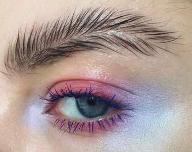 社群話題《羽毛眉毛》有想過在眉毛中間留一條白嗎？