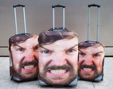 絕對不會拿錯的《行李箱保護套就是本人自拍》會不會被帥到分手