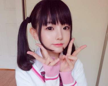 《比YA的時候是否要翹小指》有時想要裝可愛但總忍不住彈起來XD