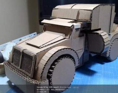 《變形金剛柯博文》瓦楞紙做到可動可變形這太神啦