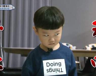 看到爸爸比較愛其他人《小孩的憤怒眼神》讓人了解醋性的可怕....