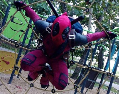 《澳洲街頭有死侍出沒》在公車站跟內褲男打架真的很死侍...