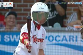 戴著《安全帽》打棒球的選手 原來他這樣做超專業的