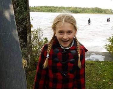 《Saber》是妳?8歲金髮幼女在湖中拔出一把1500年歷史的寶劍,宛如「亞瑟王傳說」再現