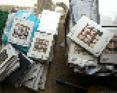 路邊驚現《專輯丟棄事件》這對歌手來說是非常痛心的畫面阿...