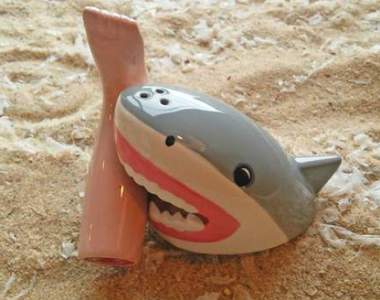 《鯊魚調味罐》超趣味有兩個可以讓你放香料的地方