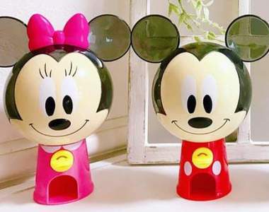 環保扭蛋《迪士尼迷你造型轉蛋機》還含有五顆可愛的迷你小扭蛋呦