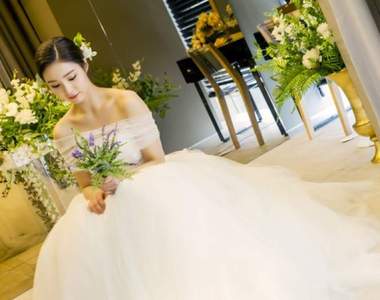 Youtuber解答《婚紗內穿什麼》基本上裡面穿的比你想像中還少