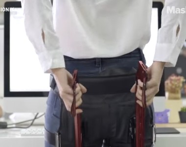 《穿在身上的椅子》感覺好像掛了什麼很不得了的東西w