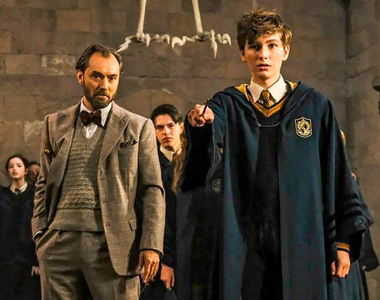 怪獸產地2《怪獸與葛林戴華德的罪行》幕後影片+新劇照 紐特學生時代萌萌的