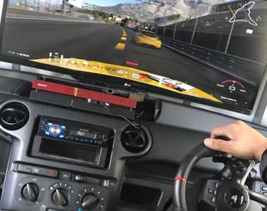 《把汽車改造成遊樂間》為了追求最佳擬真感的老爸出現啦