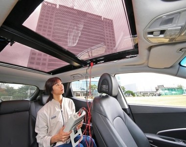 《電動車》續航力大躍進 Hyundai-Kia集團推出《太陽能充電板天窗 》