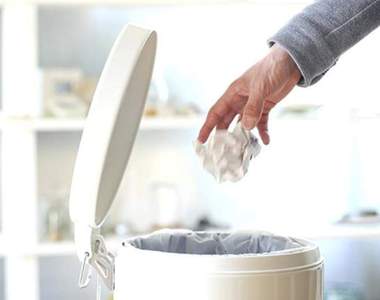 《上課偷傳紙條的方法》假裝是垃圾丟到垃圾桶再撿起來哪招啦