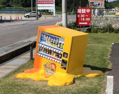 推特驚見《融化的自動販賣機》天氣太熱終於熱到販賣機都頂不住惹...