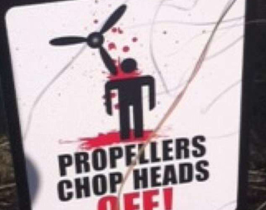 路邊的《危險警告路標》確實感受到生命受到威脅...