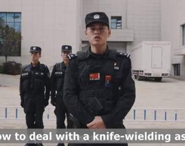 警察教你《如何應對持刀歹徒》超狂招式讓眾人看一眼就記住w