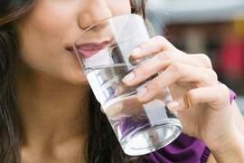 裡面滿滿的細菌《喝剩的水別再喝》直接告訴你不喝的理由是什麼